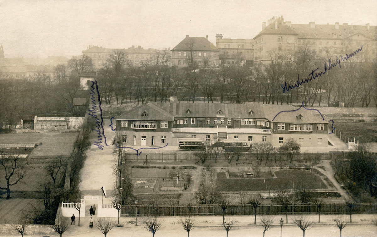 SD krátce po dostavbě na celkovém záběru z protějšího Purkyňova ú