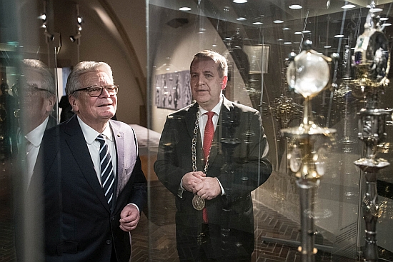 _gauck_550_glass_350_234