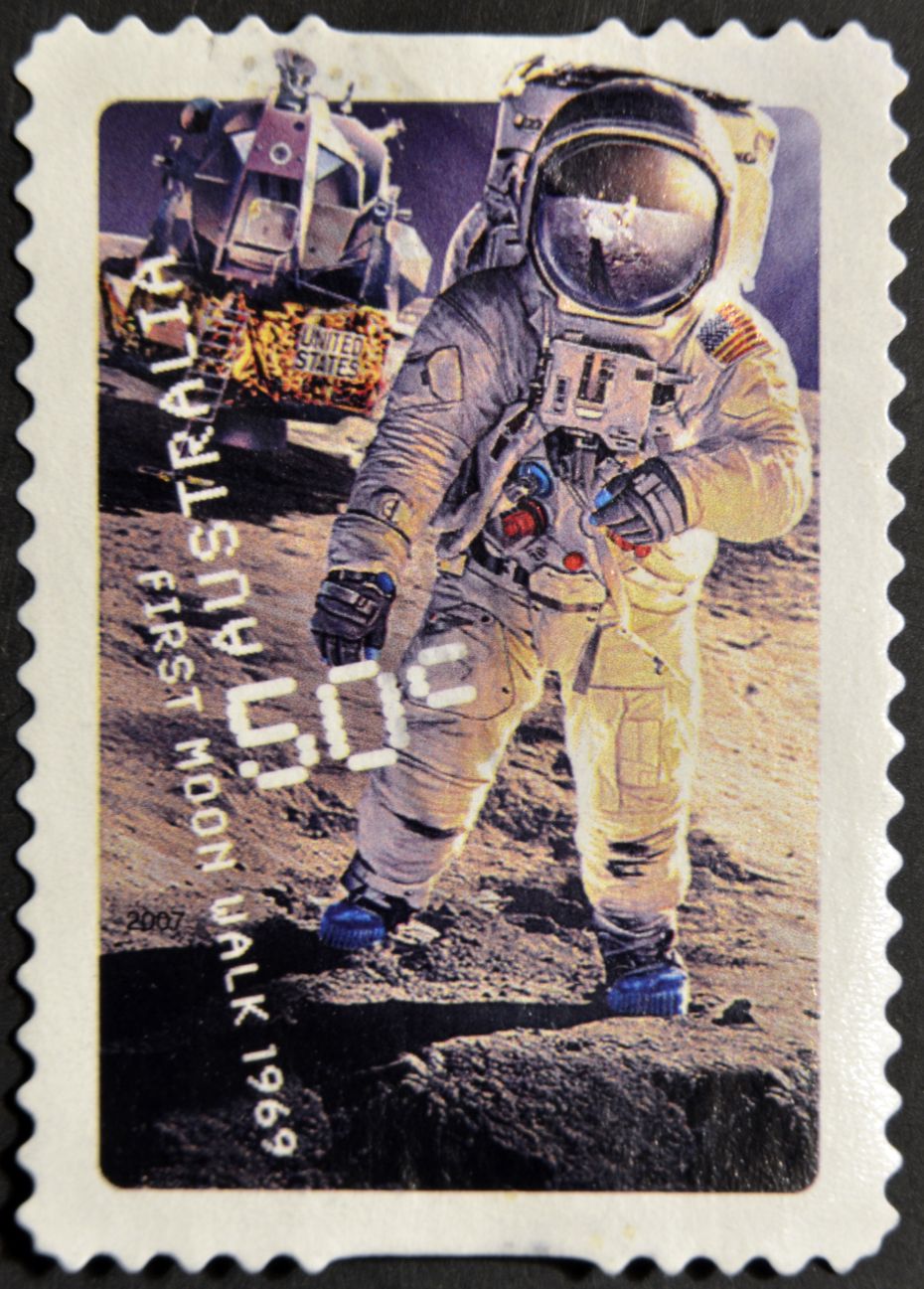 _moon_neil_armstrong_stamp_530_739