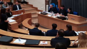 Studenti práv simulovali Mezinárodní soudní dvůr. V soutěži uspěli