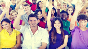 Zdravotnický personál a medici UK v první linii