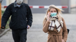 Průzkum: Češi si pravidelněji myjí ruce a vadí jim lidé bez roušek