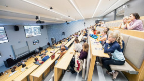 Noc vědy ukázala tradiční i nové prostory UK