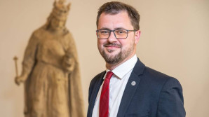 Prorektor jako vytížený funkcionář, ale „průměrný“ vědec: Zaveďme e-index místo h-indexu Prorektor jako vytížený funkcionář, ale „průměrný“ vědec: Zaveďme e-index místo h-indexu