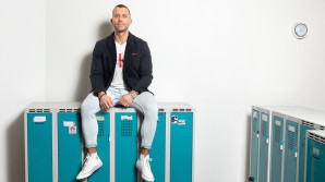 Zakažme mobily ve školách, apeluje učitel Lukáš Barborka