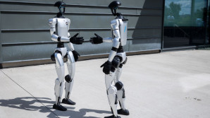 Matfyz předvedl nové roboty. Chce je naučit spolupracovat