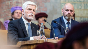 Prezident udělil státní vyznamenání, ocenil i osobnosti UK Prezident udělil státní vyznamenání, ocenil i osobnosti UK