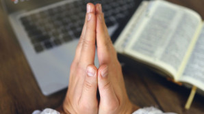 Spiritualita online. Vědkyně zkoumá nový fenomén
