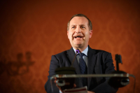 _rektor_univerzity_karovy_prof_tomas_zima_pri_slavnostnim_projevu_na_oslave_25_vy_full_original