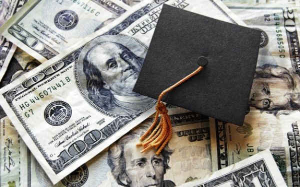 Kolik stojí studium na vysoké škole?