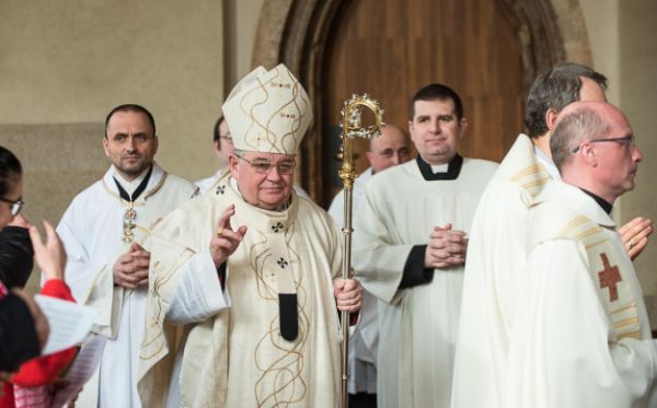 Slavnostní bohoslužbu v Karolinu celebroval kardinál Duka