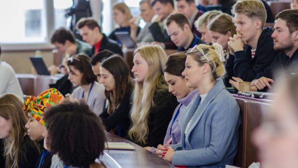 Studentští delegáti z pětatřiceti zemí jednají v Praze