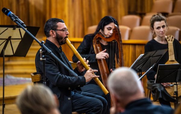 Benefiční koncert navodil atmosféru naděje a královské vznešenosti