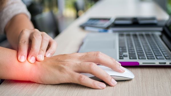 Smart mouse pad to warn users when to “take a break”