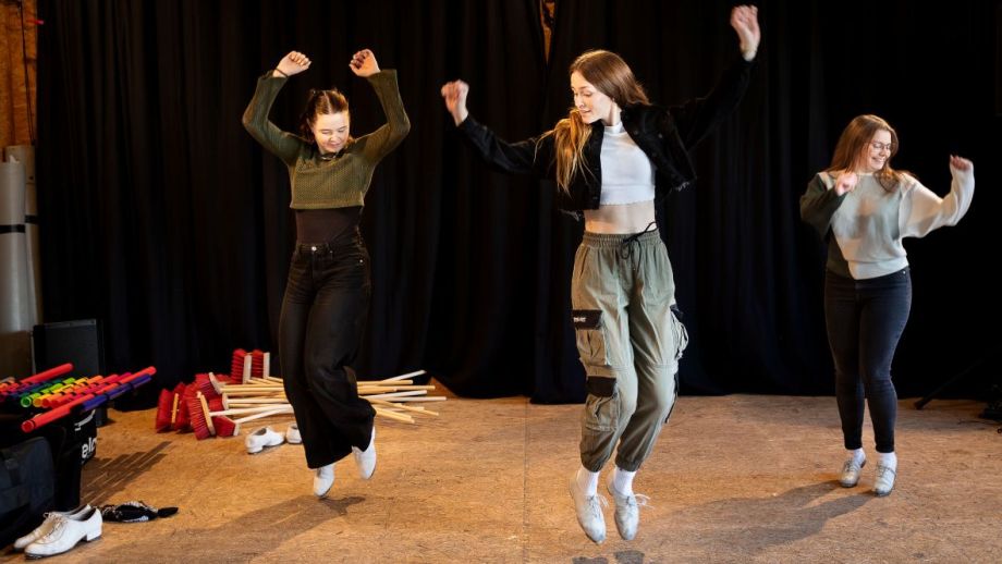 Just Clap! Studentky UK trénují na stepařskou show