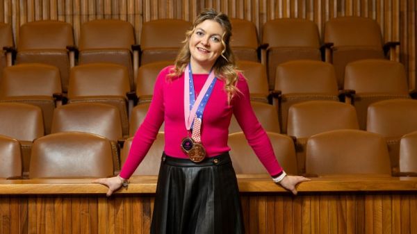 Hokej mi pom&aacute;h&aacute; pročistit hlavu, ř&iacute;k&aacute; stř&iacute;brn&aacute; medička