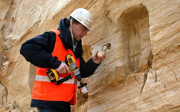 Objev, že pískovcové skály ovládají svou erozi, nás šokoval, připustil vědec