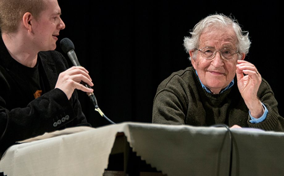 Professor Noam Chomsky Visits Prague