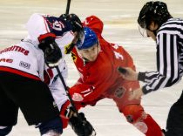 Hokejisté UK nedali rakouským hráčům šanci. Po pohodlném vítězství zůstaly body v Praze