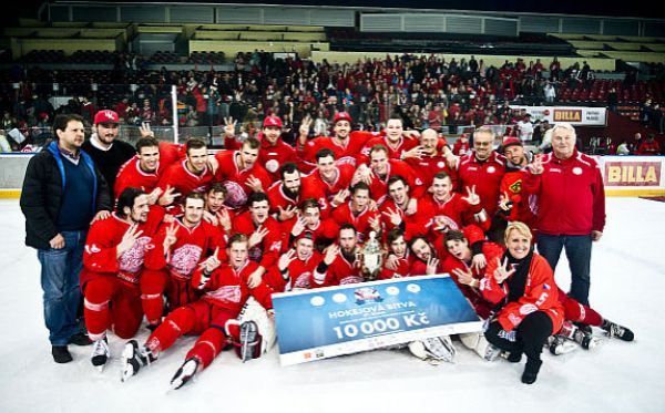 Univerzita Karlova obhájila titul v Hokejové bitvě, porazila VŠE 2:0