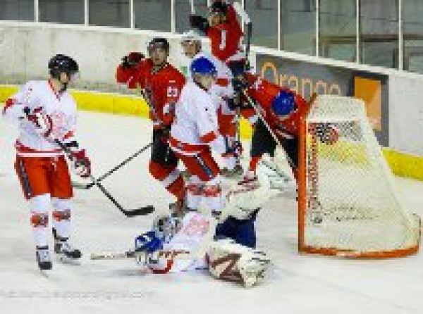Hokejisti Univerzity Karlovy se rozešli s Panevropou smírně