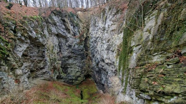 Geologové UK odhalují taje nejhlubší sladkovodní propasti