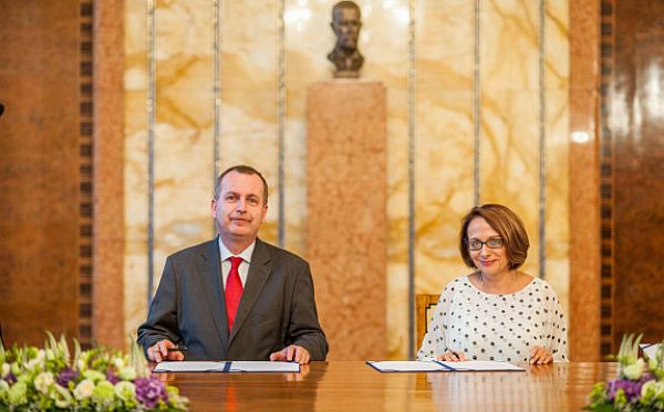 Praha podepsala Memorandum o spolupráci s Univerzitou Karlovou