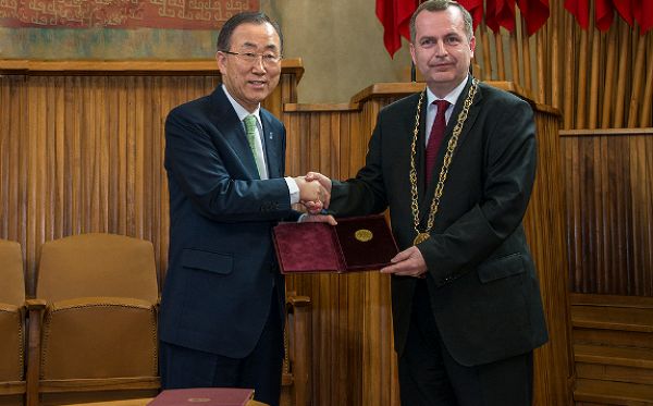 Medaile UK není jen pro mě, patří všem pracovníkům OSN, vzkázal Ban Ki-moon