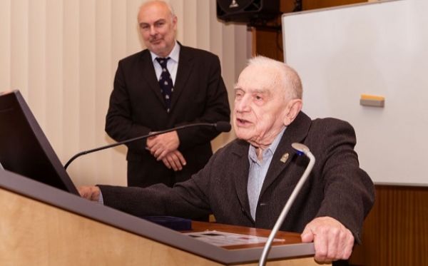 Profesor Petráň obdržel medaili za celoživotní přínos vědě