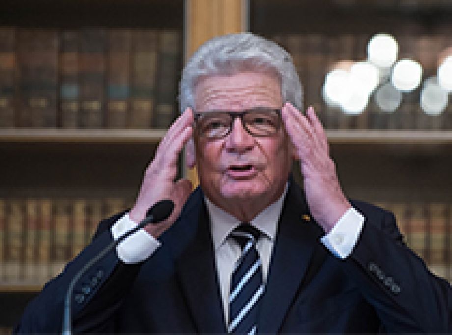 Germany&#039;s Joachim Gauck awarded the Charles IV Prize