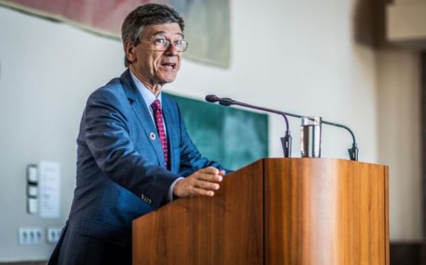 Jeden z nejvlivnějších ekonomů světa Jeffrey D. Sachs přednášel na UK