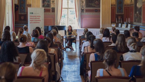 Brunch s rektorkou a mladými vědkyněmi: Je třeba mít vzory