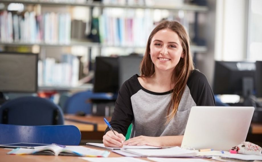 Studenti si díky stipendiím vyzkoušejí, jak dělat vědu