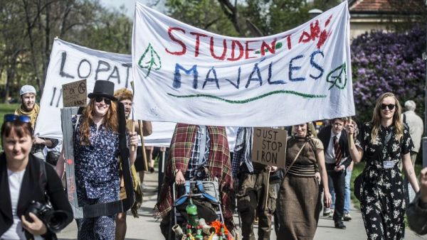 Studenti všude, majáles bude. Ať žije nová královna!