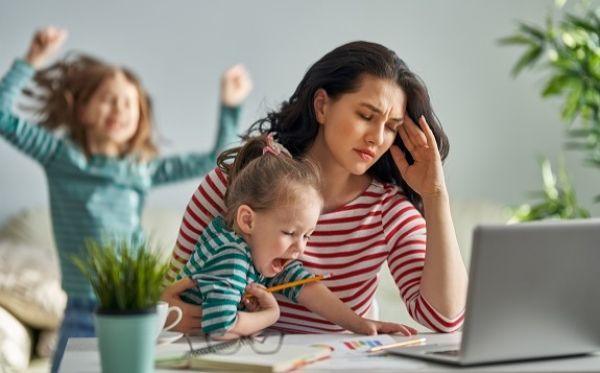 Home office with children: not easy and not a “vacation”