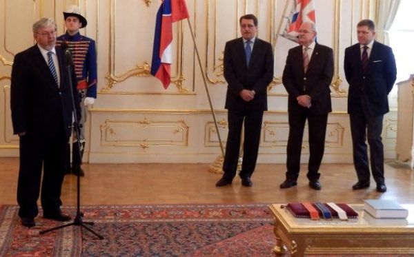 Právníci z UK se podíleli na novém komentáři ke slovenské ústavě