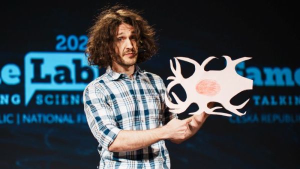 Bronz ve vědeckém stand-upu míří na Matfyz