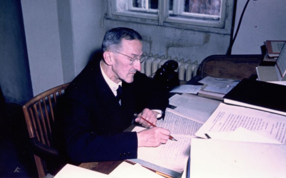 Sixty Years Ago: Czech chemist J.Heyrovský was awarded the Nobel Prize