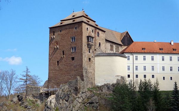 Budoucí učitelé mají fakultní hrad. Studenti dějepisu absolvují část výuky na Bečově