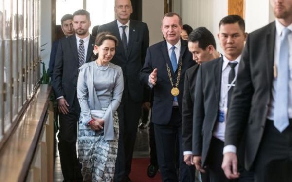 Aung San Suu Kyi at Charles University