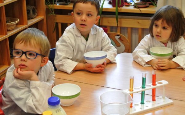 Přírodovědná školka Rybička otvírá zájmové kurzy už pro tříleté děti