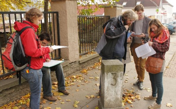Studenti si zkoušejí práci památkářů. V Praze pátrají po vzácných stavbách