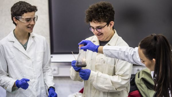 Chemie za týden? Katedra zkouší učitelské praxe jinak