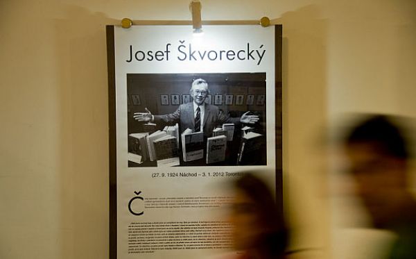 Josef Škvorecký a jeho duše. UK si připomíná výročí narození J. Škvoreckého  