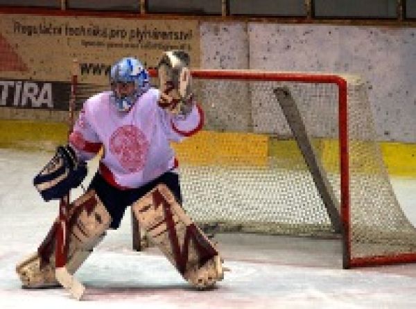 Základní část Evropské univerzitní hokejové ligy suverénně vyhrál výběr Univerzity Karlovy