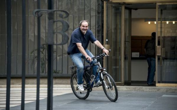 Prorektor Royt: Angličtí profesoři jezdí na kole i v talárech. Já občas v obleku