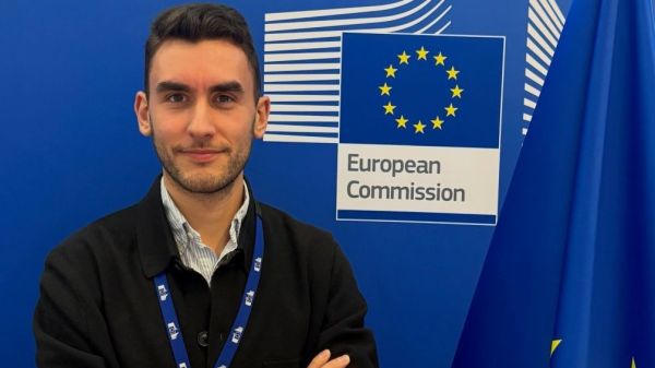 Buduje kariéru v EU a vzkazuje: Buďte otevření učení a ukažte, kým jste