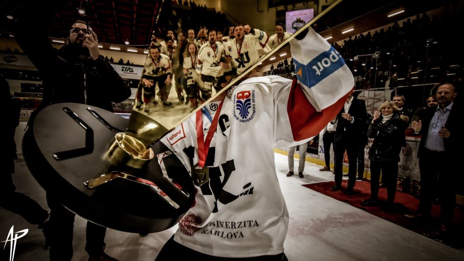 Palachův pohár je náš! Karlovka vyhrála hokejovou ligu