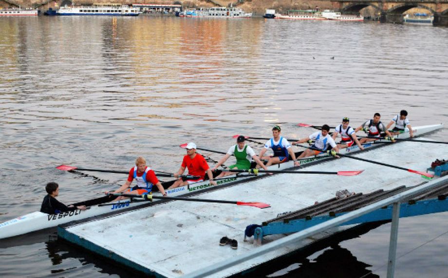 Strokeman of university rowing eight says: we’ll thump them
