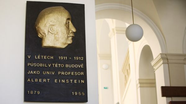 Einstein v Čechách: O knize, jež změnila vnímání této etapy